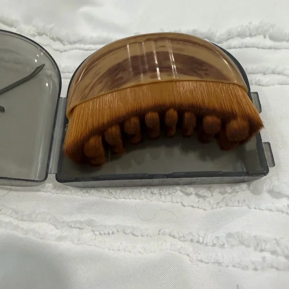 Scalp Exfoliator, Lymphatic Face Brush and Lip Balm Set - Picture 3 of 5